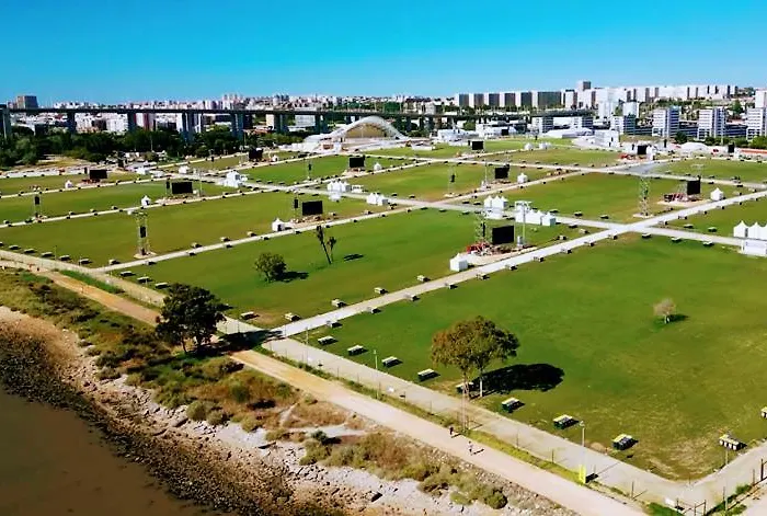 Un De Reve En Plein Coeur Du Pont Vasco De Gamma